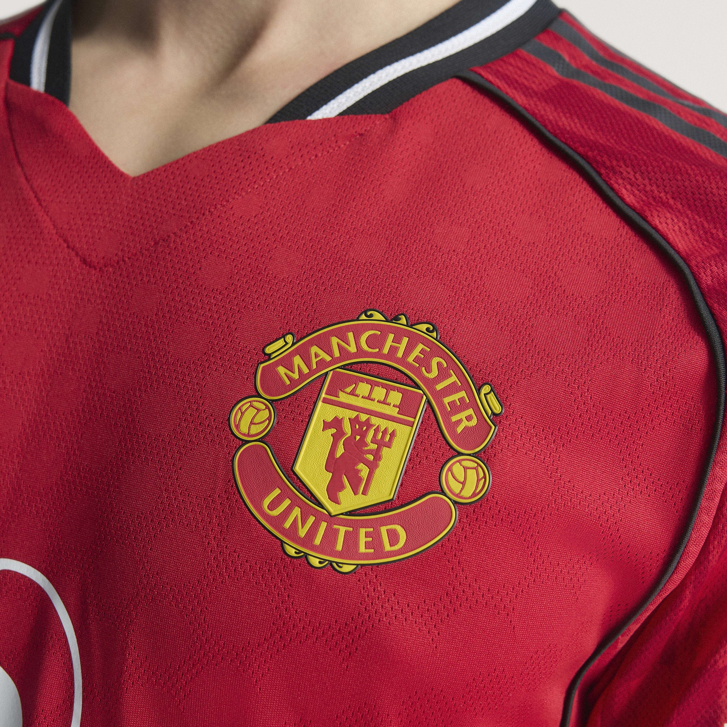 Manchester United Adults Home Match Jersey 2025/26 - Image 5